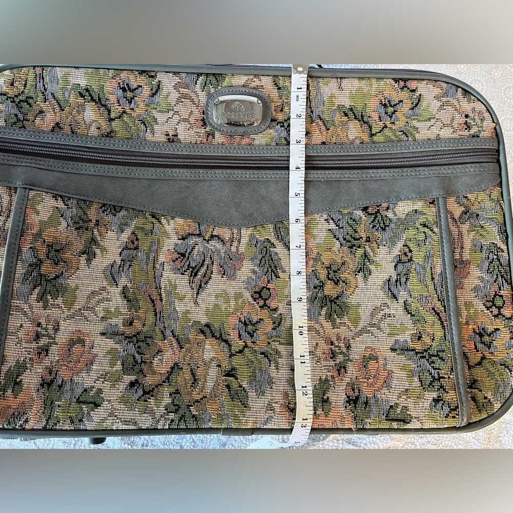 Vintage Jordache Tapestry Carry-on Luggage Suitcase 20”Wide x 14”High x 6” Deep - Picture 14 of 16